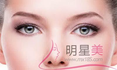 有根特別長的白眉毛