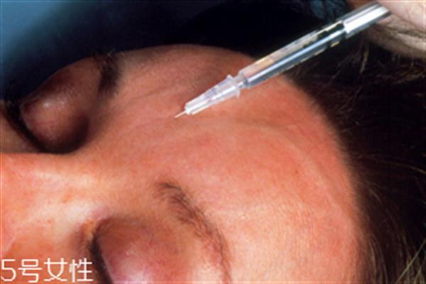 水光<a href=http://m.f3bb6.cn/listinfo-770-0.html target=_blank class=infotextkey>嫩膚</a>和美白養護哪個好 水光<a href=http://m.f3bb6.cn/listinfo-770-0.html target=_blank class=infotextkey>嫩膚</a>和美白養護能一起打嗎