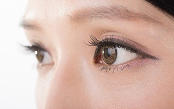 經(jīng)常貼<a href=http://m.f3bb6.cn/listinfo-724-0.html target=_blank class=infotextkey>雙眼皮</a>貼眼皮松弛