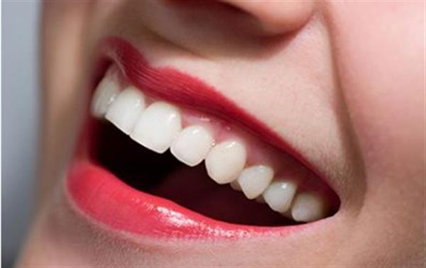 牙齒突然白了一小塊怎么辦呢