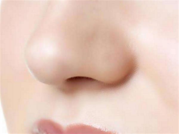 透明質酸注射<a href=http://m.f3bb6.cn/listinfo-737-0.html target=_blank class=infotextkey>隆鼻</a>術后變寬該補救