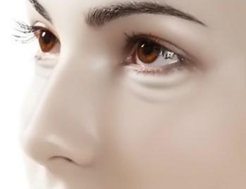 化妝時怎么遮眼袋