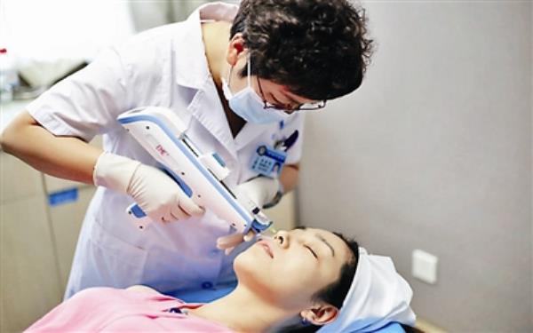 無針?biāo)?a href=http://m.f3bb6.cn/listinfo-770-0.html target=_blank class=infotextkey>嫩膚</a>的價(jià)格