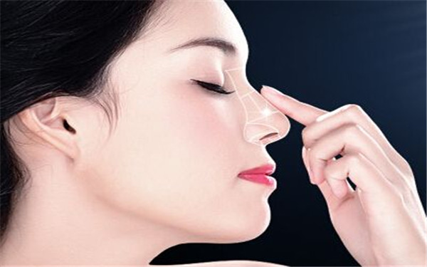 膨體<a href=http://m.f3bb6.cn/listinfo-737-0.html target=_blank class=infotextkey>隆鼻</a>雖易感染但可預防