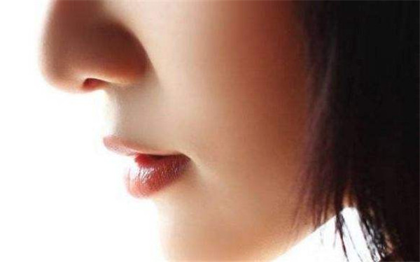 膨體<a href=http://m.f3bb6.cn/listinfo-737-0.html target=_blank class=infotextkey>隆鼻</a>術后的正確護理