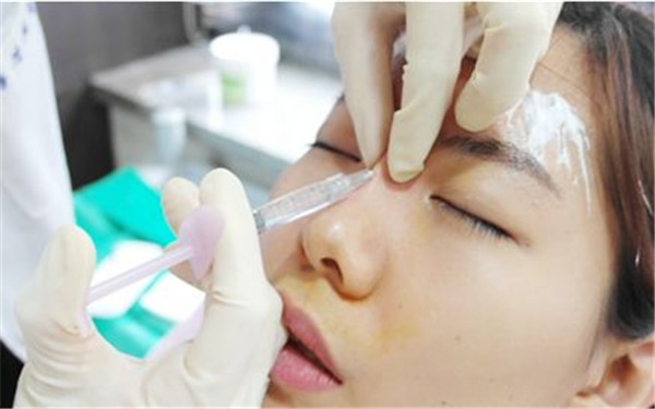 膨體<a href=http://m.f3bb6.cn/listinfo-737-0.html target=_blank class=infotextkey>隆鼻</a>后取出假體相關常識