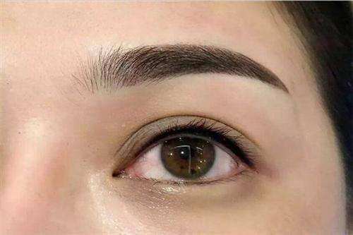 <a href=http://m.f3bb6.cn/listinfo-655-0.html target=_blank class=infotextkey>切眉</a>術(shù)主要針對(duì)哪些癥狀？