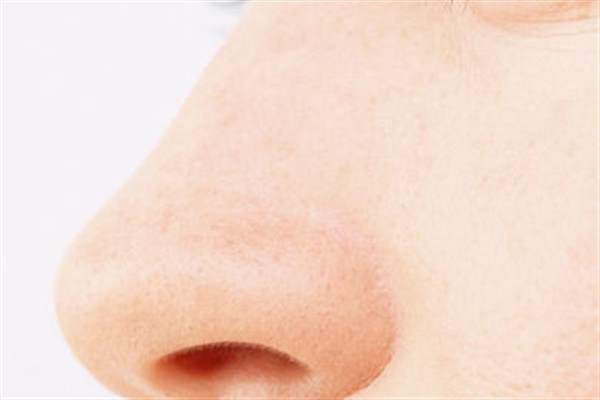 自體軟骨<a href=http://m.f3bb6.cn/listinfo-737-0.html target=_blank class=infotextkey>隆鼻</a>術適合什么人