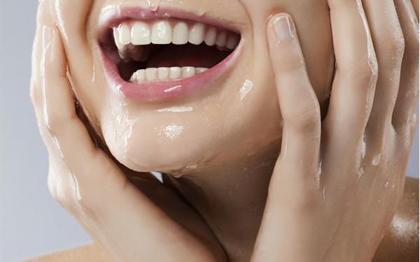 笑露牙齦怎么矯正