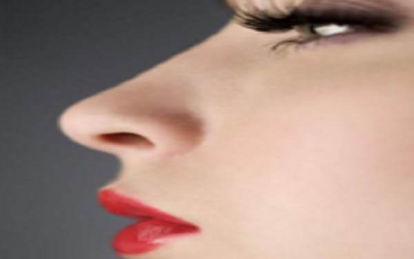 膨體<a href=http://m.f3bb6.cn/listinfo-737-0.html target=_blank class=infotextkey>隆鼻</a>多久消腫?