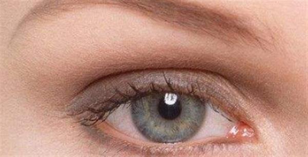 內(nèi)切<a href=http://m.f3bb6.cn/listinfo-708-0.html target=_blank class=infotextkey>去眼袋</a>手術多久可以戴隱形眼鏡